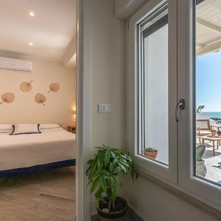 Casa Mira Luxury Sea House Fco Airport *